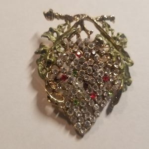 Brooch Grapevine
